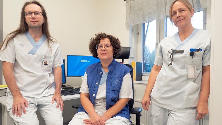 Forskningsteamet med läkaren Grzegorz Szparecki, undersköterskan Maria Lundgren och forskningssköterskan Elin Öhlund är redo för de första deltagarna i studien.