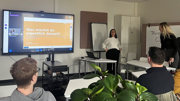 Dr.in Verena Beck startet mit ihrer Präsentation.