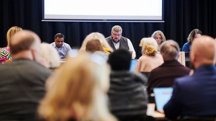 Samtalsklimatet i politiken är temat på en workshop med fullmäktiges ledamöter.      Foto: Maria Fäldt