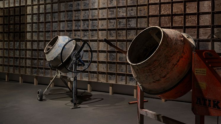 Mire Lee, Look, I'm a fountain of filth raving mad with love, 2024. Installationsvy, territory, Sprüth Magers, Berlin, 2024. Courtesy konstnären och Sprüth Magers. Foto: Ingo Kniest