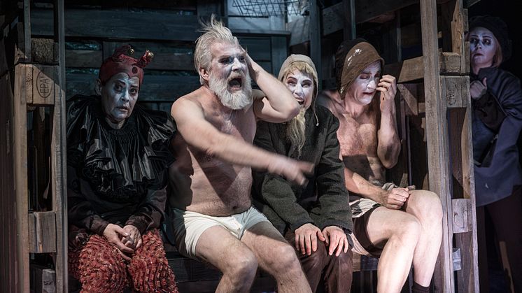 Bodil Malmberg, Jakob Eklund, Sanna Krepper, Mattias Redbo och Cicilia Sedvall i regissör Alexander Öbergs tolkning av Kung Lear.