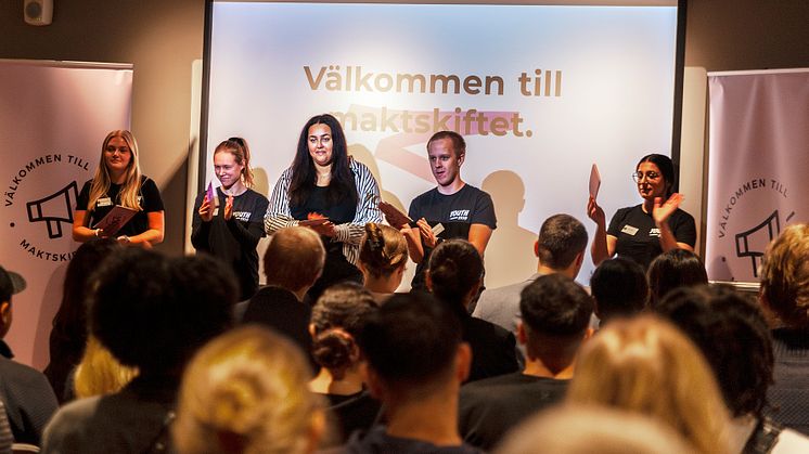 Den 23 oktober anordnar Youth 2030 Movement ett nationellt toppmöte om ungas inflytande och delaktighet i demokratin. Toppmötet  samlar unga från hela Sverige samt riksdagsledamöter och myndighetsrepresentanter. Foto är taget vid Toppmötet 2023. 