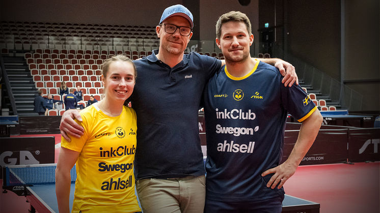 Från vänster: Linda Bergström, landslagsspelare, Daniel Dahl, Ahlsell och Kristian Karlsson, landslagsspelare. Foto: Christoffer Borg Mattisson