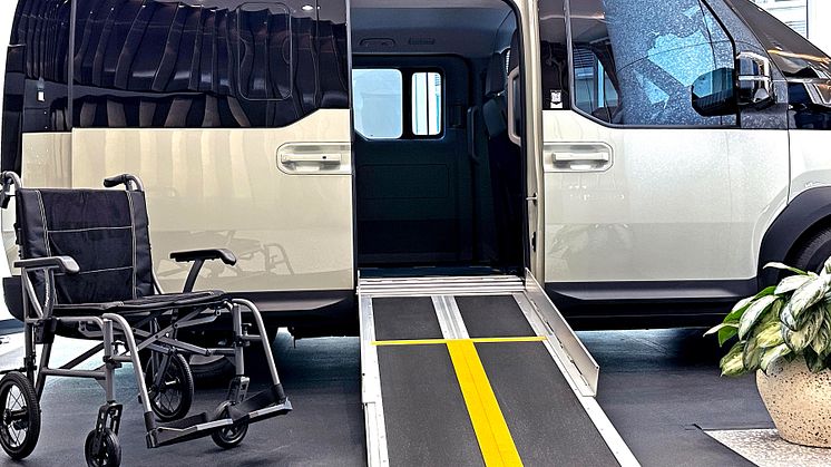 PV5 WAV er udstyret med indgang fra siderne, hvilket gør det muligt for kørestolsbrugere at komme sikkert ind i bilen direkte fra fortovet