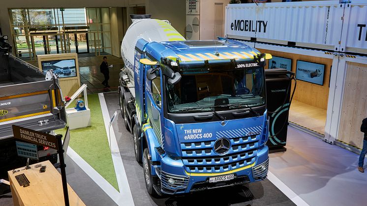 eArocs 400 Weltpremiere auf der bauma 2025