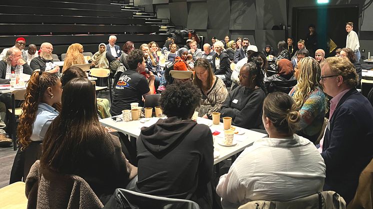 Folkets Salong med temat ”Hyror vi har råd med och områden vi trivs i” arrangerades i samarbete med Kulturhuset Bergsjön. Foto: Vanessa Ansah-Pewudie.