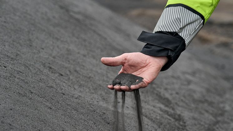 Under 2025 ska 20 000 ton använd sand från Scanias gjuteri användas i Webers tillverkning av golvavjämning