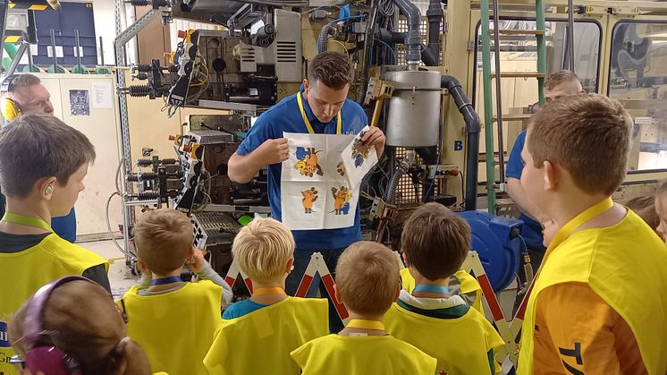 Duni nimmt zum zweiten Mal am Aktionstag "Türen auf mit der Maus" teil und öffnet die Produktion für interessierte Kinder.