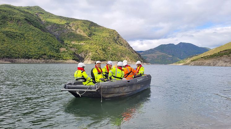 Nøkkelmedarbeidere på befaring ved det planlagte Moglicë-reservoaret i Albania | Foto: Tiemen Gordijn/Multiconsult