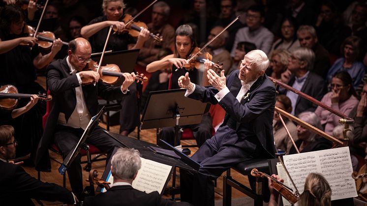 Herbert Blomstedt när han senast gästade Kungliga Filharmonikerna, för två år sedan. Foto: Nadja Sjöström