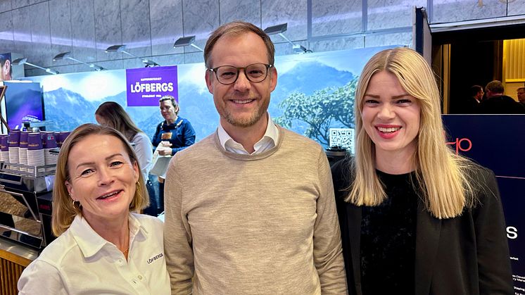 Gabriella Gille, CMO, Anders Fredriksson, CEO, och Kajsa-Lisa Ljudén, Head of Sustainability, were present in Berlin to celebrate Löfbergs' successes.