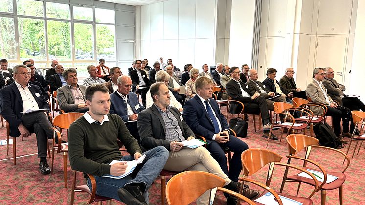 EnergieDialog in Schwarzenfeld: etwa 40 Bürgermeisterinnen und Bürgermeister und/oder deren Vertretungen waren der Einladung der Bayernwerk Netz GmbH zum EnergieDialog gefolgt. (© Bayernwerk Netz GmbH)