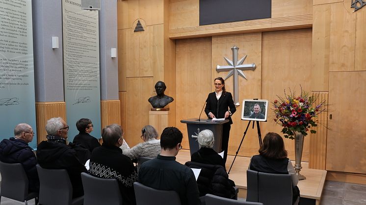 Et stigende antal nysgerrige besøger Scientology Kirken i Danmark og Kirkens medlemmer deltager i kirkelige ceremonier