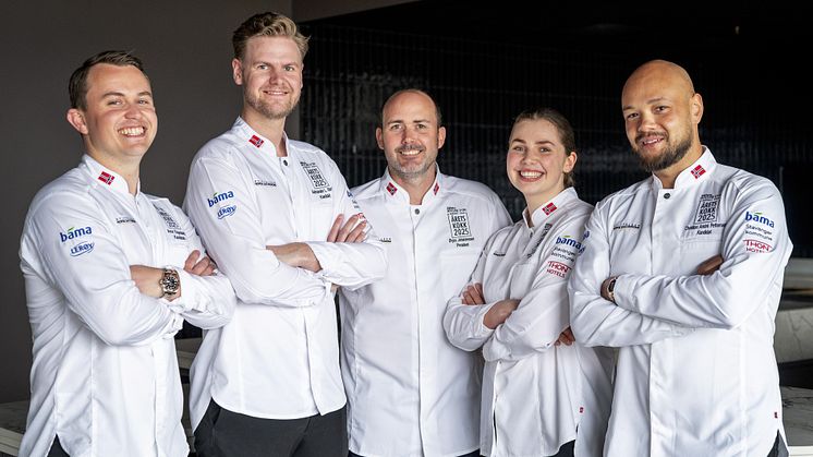 Aron Espeland (til venstre), Aleksander Vartdal, Ørjan Johannessen (styreleder), Eli Anne Sundset og Christian André Pettersen. Foto: Odd Mehus 