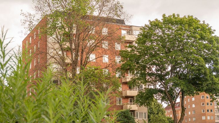 Nu är det dags för en omfattande renovering av Huge Bostäders hus på Sjödalsbacken 1 i centrala Huddinge.