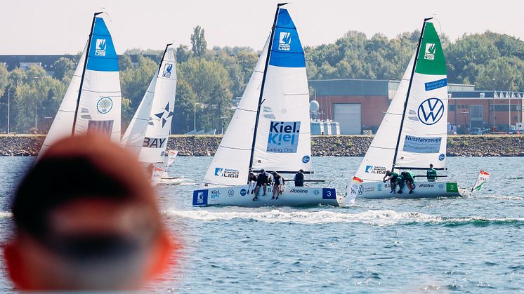 Anfang Juni wird es sportlich: die Segel-Bundesliga findet in der Kieler Förde direkt beim Segelcamp statt.