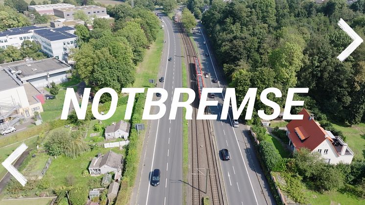 Bei einem medizinischen Notfall oder Personen im Gleis darf z.B. die Notbremse betätigt werden.