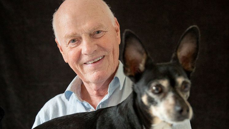 Vår mest kända hundpsykolog Anders Hallgren släpper ny unik bok!
