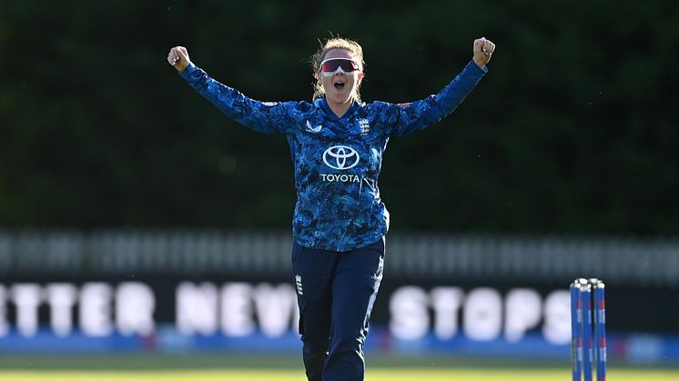 Smith five-for on debut backs up Jones and Beaumont tons in big England win