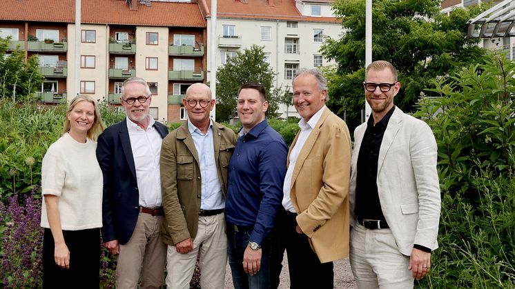 Från vänster:  Mia Berling, Anders Berling AB, Mats Österborg, advokat som företrädde Anders Berling AB, Anders Berling, Anders Berling AB, Theodor Alexandris, Riksbyggen, Bruno Petersson, ordförande HFAB, Christian Kylin, vd HFAB.