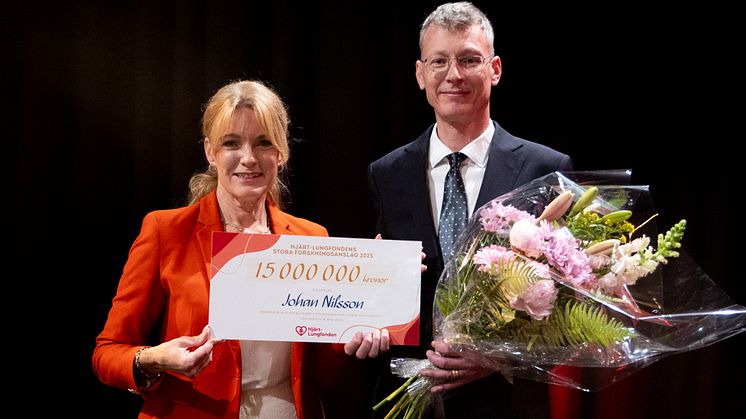 Från vänster Kristina Sparreljung, generalsekreterare för Hjärt-Lungfonden, Johan Nilsson, professor och överläkare i Thoraxkirurgi vid Lunds universitet