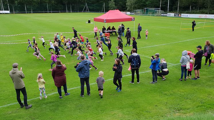 Start för andra loppet med barn upp till 10 år