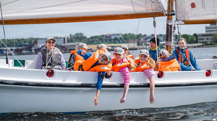 Auch in diesem Jahr heißt es wieder: Segel setzen! Groß und klein können sich auf zahlreiche Kurse und jede Menge Spaß auf dem Wasser freuen.