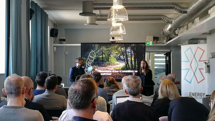 Martin Ahrne, sakkunnig elektrifiering & biodrivmedel BioDriv Öst och Emma Wiesner, EU-parlamentariker för samtal om EU:s klimatpolitik.