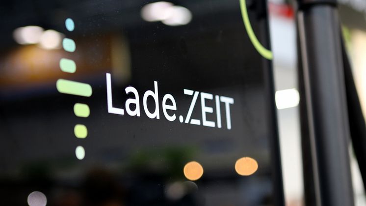 Lade.ZEIT forciert Beratung zur GEIG-Umsetzung: Immobilien-Besitzer ab 01.01.2025 zur Vorhaltung elektrifizierter Parkplätze gesetzlich verpflichtet