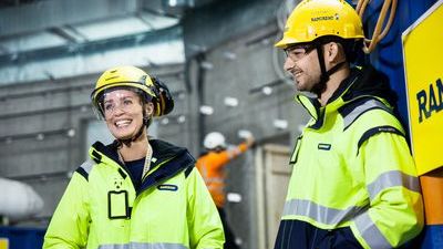 Byggbranschen behöver flera nya specialistkompetenser, som hållbarhetsexperter, AI-ingenjörer och digitaliseringsexperter. Det visar årets Ramirentrapport.