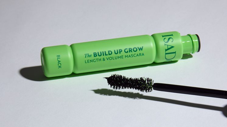 IsaDoras nya mascarahybrid Build Up Grow Length & Volume Mascara ger tätare och friskare fransar.
