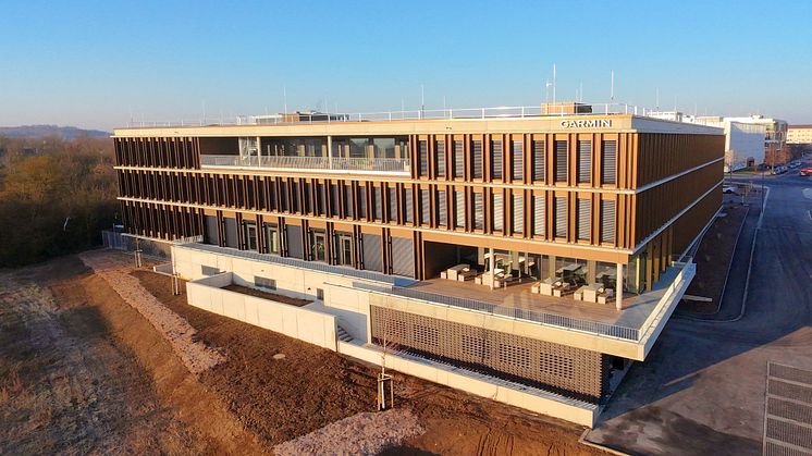 Das neue, moderne Bürogebäude bietet ein optimales Arbeitsumfeld für Garmin Würzburg.