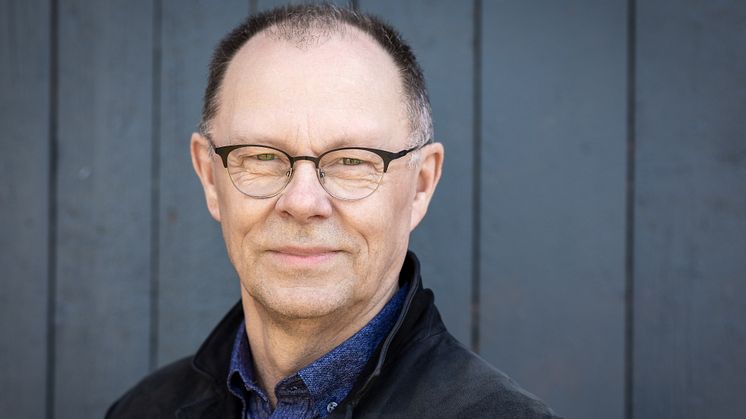 Leif Stinnerbom, teaterchef och regissör på Västanå Musik & Teater i Sunne, har utsetts till mottagare av Sandrews förtjänststipendium 2025.