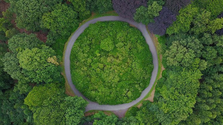 Det globala klimatläget är kritiskt. Vi måste förändra vår resursförbrukning och våra konsumtionsmönster, och en central sak är att handla hållbart.