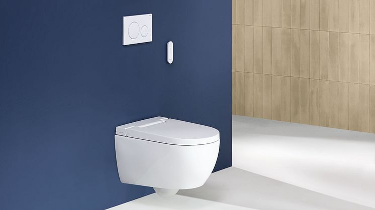 2024_Geberit AquaClean Alba_Private_Remote control_Sigma20 round_side_retouched.jpg