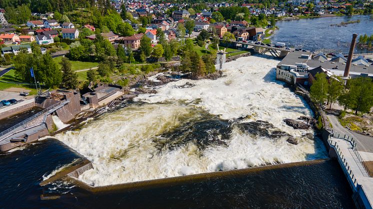 Hønefoss kraftstasjon og Hønefossen mai 2024