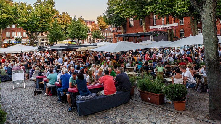 Das Weinfest in der Burger Altstadt ist bei Einheimischen und Gästen sehr beliebt. © Rolf Kollenberg