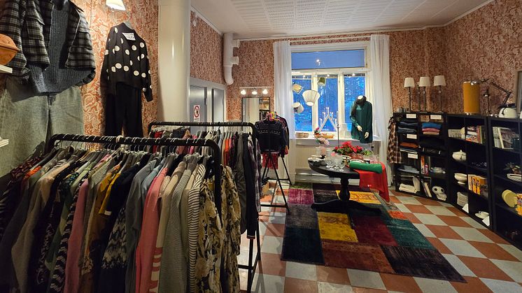 Strömbackaelever från Försäljnings- och serviceprogrammet och Restaurang- och livsmedelsprogrammet öppnar secondhandbutiken Gott & Fått