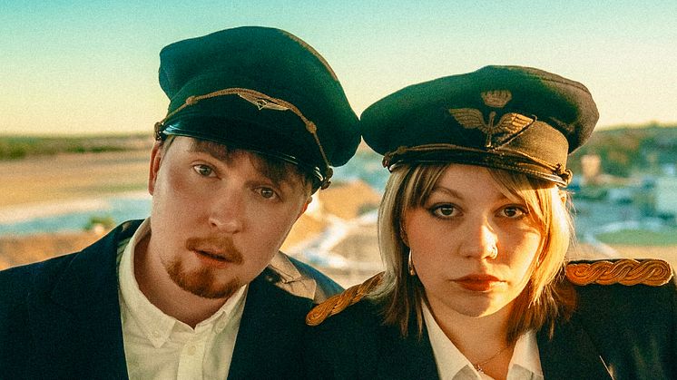 NY SINGEL. Ella Rammelt och Theo Rosén släpper "Radar" - en dramatisk jakt på svar