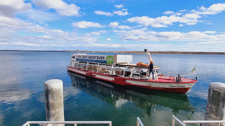 Der Cossiboat Kultursalon startet auf der MS Cospuden - Foto: Freizeit Abenteuer 