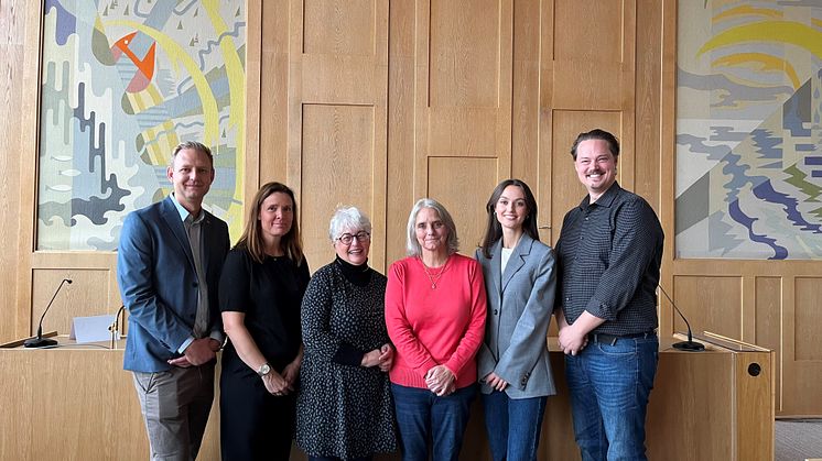 Bakom budgetförslaget står Framtid Falkenberg och V. På bilden: Per Svensson (S), Petra Hygrell (L), Susan Pettersson (KD), Anita Gidén (V) Miranda Bodiroza (S) och Markus Jöngren (MP).