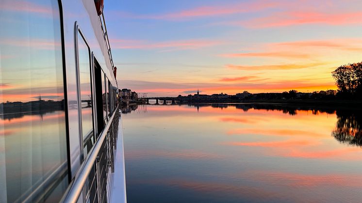 Vakna i utsideshytten och kika ut. På flodkryssning är resmålet och naturen nära. Foto: Escape Travel