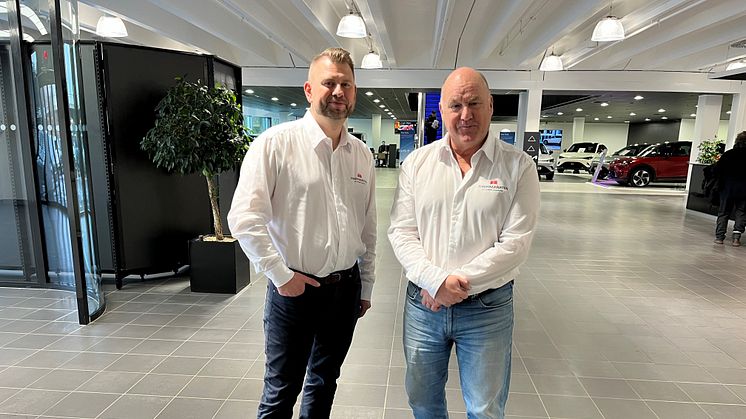 Ulf Stefansson och Bo Ericsson - Fordonsjuristen i bilhall 2025.jpg