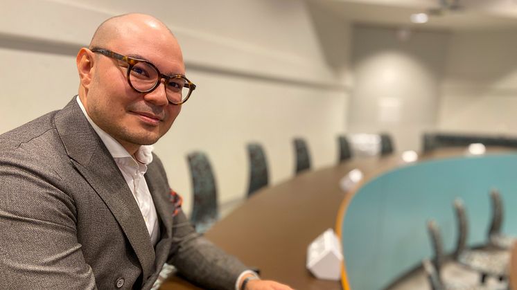 I sin doktorsavhandling har Fredrik Garcia undersökt vad som hände när kommunfullmäktiges möten blev digitala under pandemin.