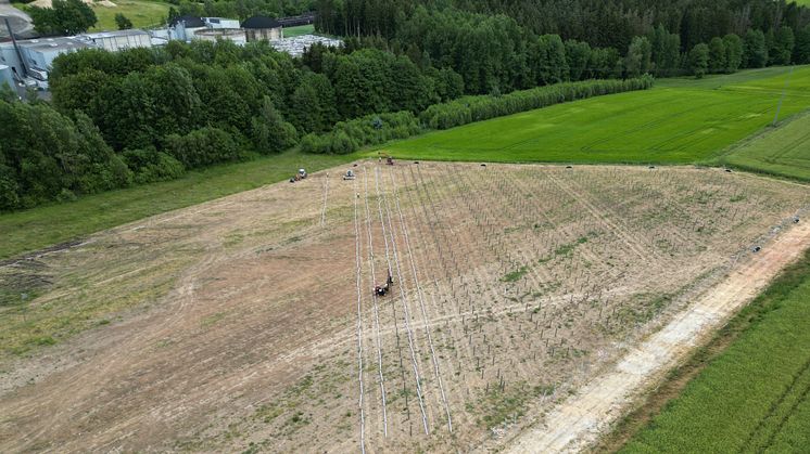 In Arzberg baut die Bayernwerk Natur aktuell eine neue Photovoltaik-Anlage für den Kunststoffrecycler Purus Plastics - in direkter Nachbarschaft zum Produktionsgelände.