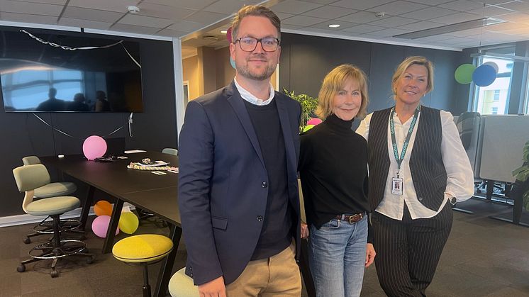 Avonova kjøper Grenland Bedriftshelsetjeneste. Fra venstre daglig leder Øyvind Stokstad i Avonova, daglig leder Kjersti Moen i Grenland Bedriftshelsetjeneste og områdeleder Sør/Øst Solveig Vestavik i Avonova. Foto: Jøran Kristensen, Avonova