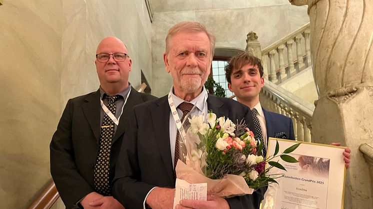 Anders Mikaelsson, Lennart Olofsson och Jakob Skarin, Ecoclime, tog emot Västerbotten GrandPris 2025. Foto: pressbild