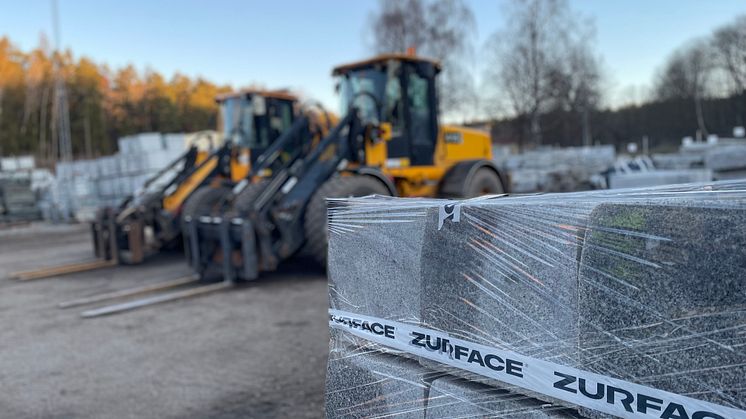 Transportpartnern får tillgäng till pumpen där Zurface tankar sina egna maskiner i samband med lastning