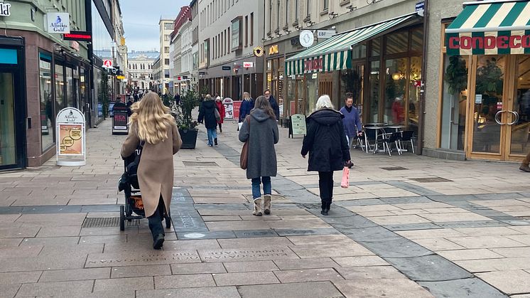 De kommande två åren ska Göteborgs Stad rusta upp och utveckla den mellersta delen av Kungsgatan. Målet är att gågatan ska bli trevligare och tryggare. 
