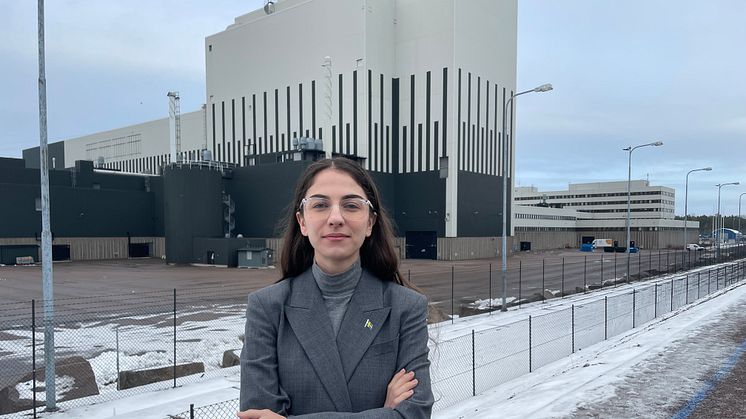 Romina Pourmokhtari utanför Oskarshamn 3